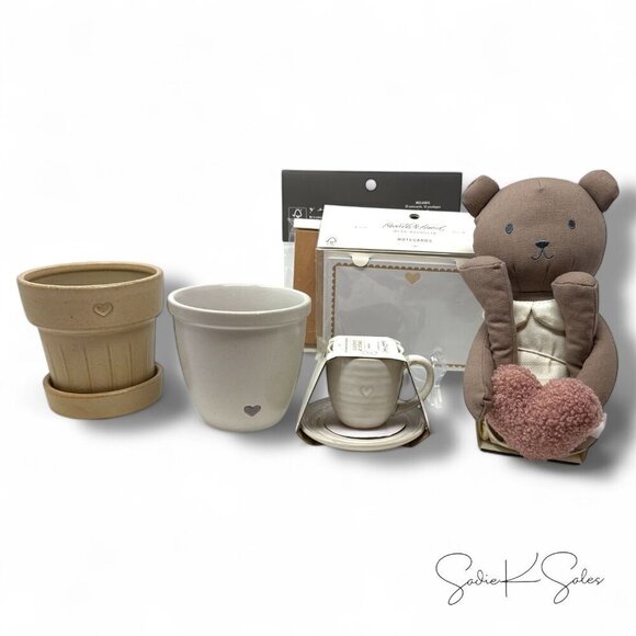 Hearth & Hand Magnolia 24ct‎ Valentine's Day Embossed Heart Blank Greeting Cards - Picture 4 of 6